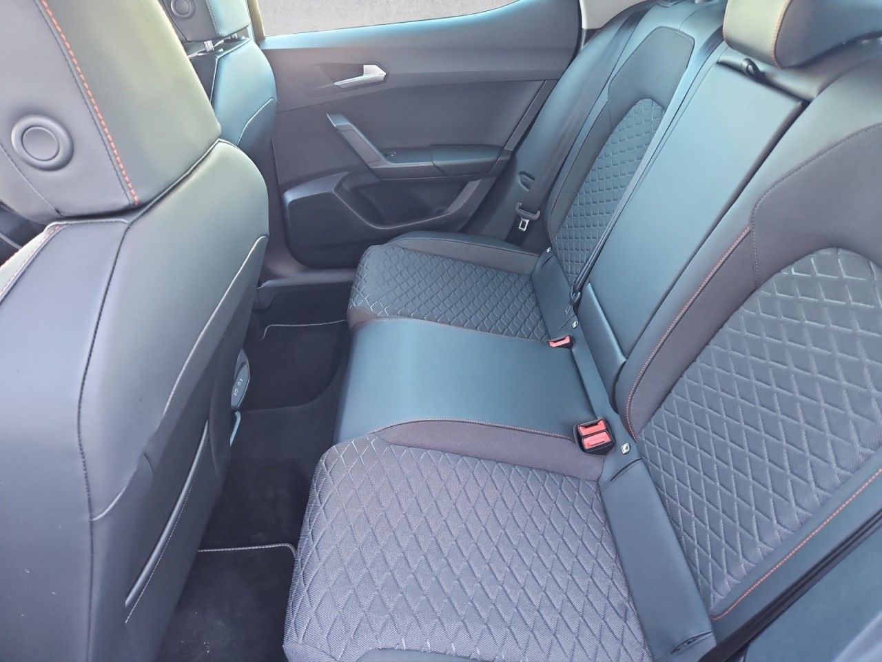 Fahrzeugabbildung SEAT Leon FR MHEV,Navigation,LED,DSG,Alarmanlage