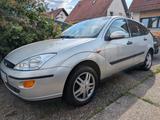 Ford Focus 1.4 Ambiente Ambiente - gebrauchte Ford Focus aus dem Jahr 2000