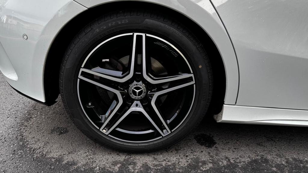 Mercedes-Benz A 220