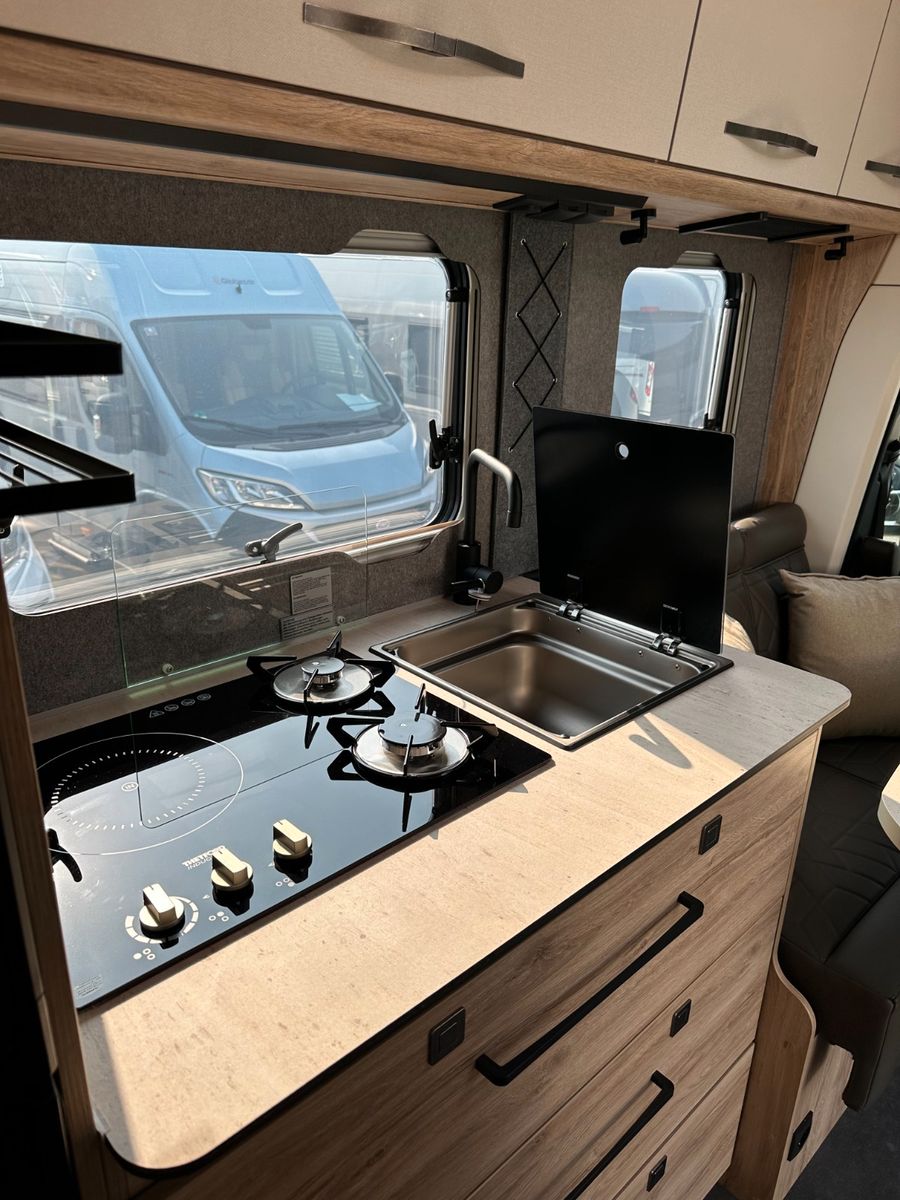 Fahrzeugabbildung Eura Mobil XTURA XT 686 EF *Sofort, GSRII, Leder Grau*