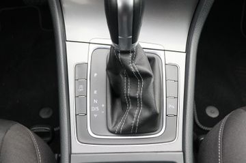 Fahrzeugabbildung Volkswagen Golf VII Lim. Comfortline BMT DSG PDC Navi