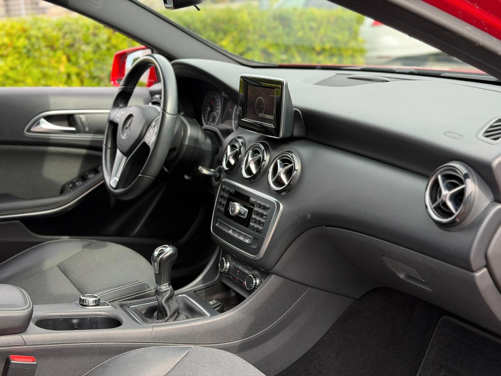 Mercedes-Benz A 180 BlueEfficiency Garantie *Navi*PDC*Bi Xenon