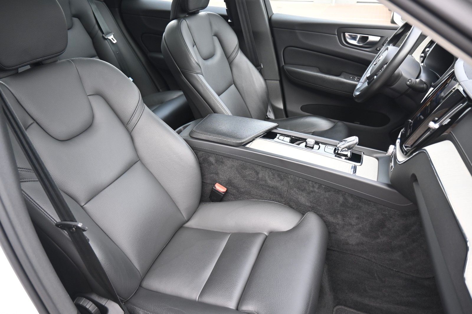 Fahrzeugabbildung Volvo XC60 T6 Inscription PHEV AWD*AHK*RFK*H&K*STHZG*