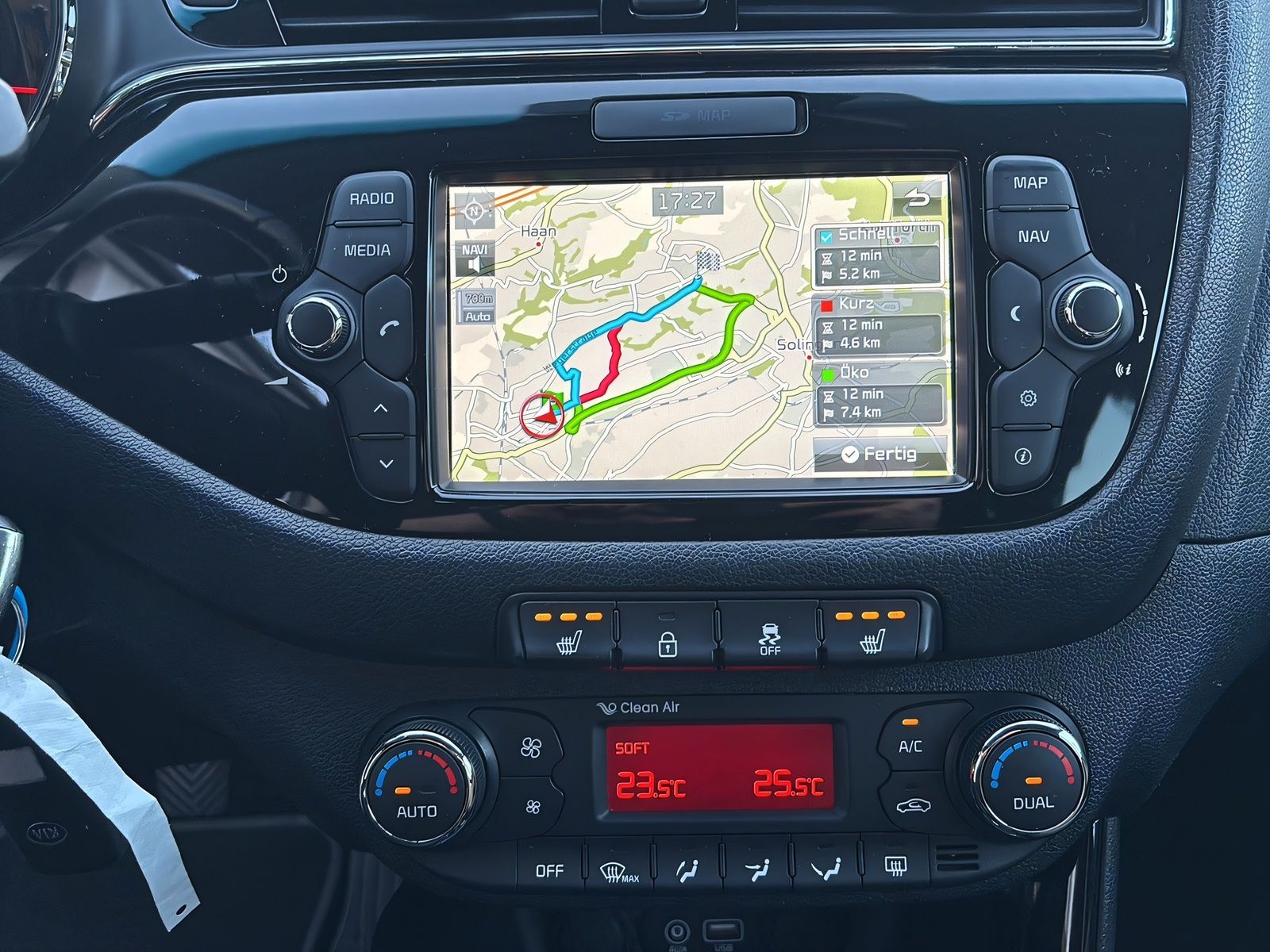 Fahrzeugabbildung Kia cee´d NAVI SITZHEIZ 2 x KLIMAAUT .TEMP. RF KAM