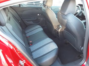 Peugeot 408 - 8