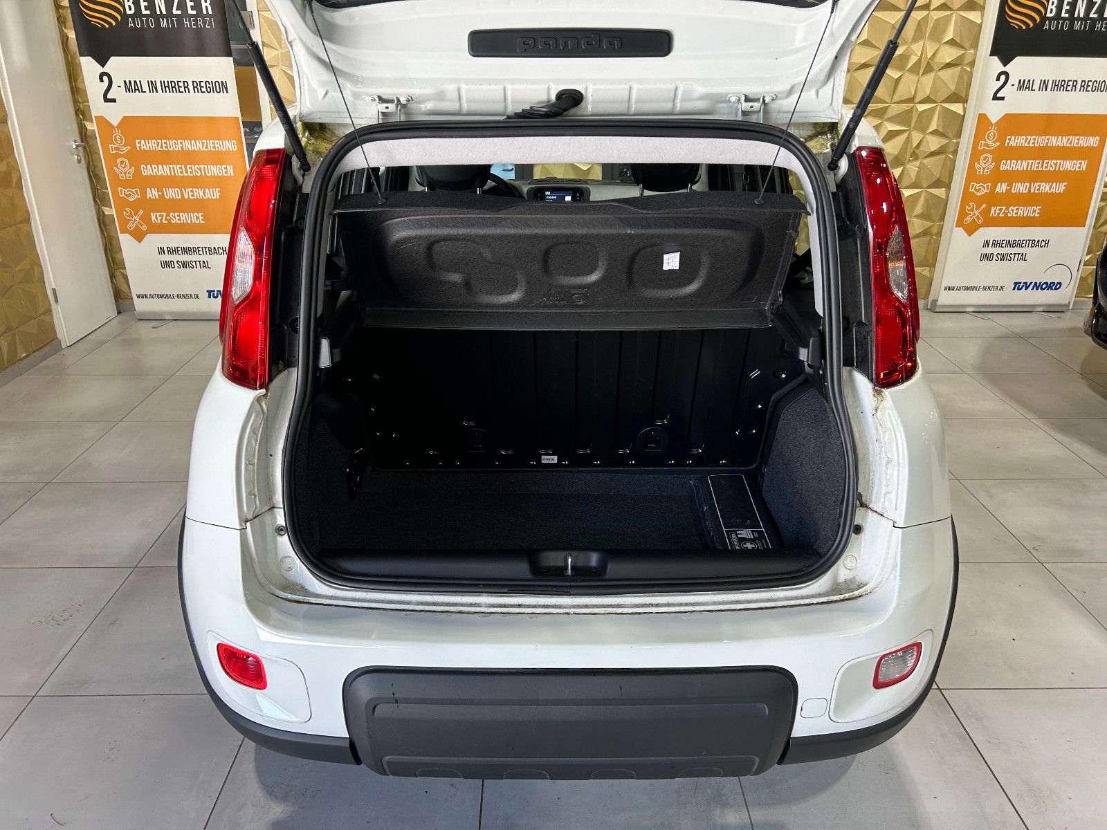 Fahrzeugabbildung Fiat Panda Base/KLIMA/4-TÜRER/DAB/ALLWETTER