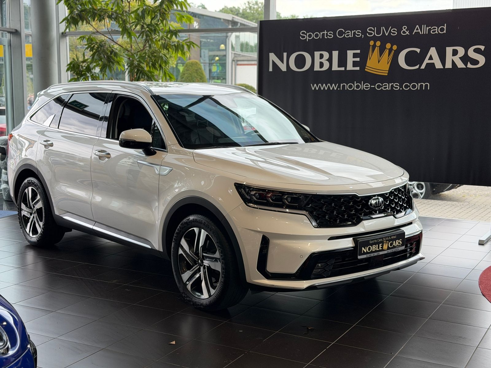 Fahrzeugabbildung Kia Sorento Hybrid HEV Spirit 2WD LEDER LED NAV 19"