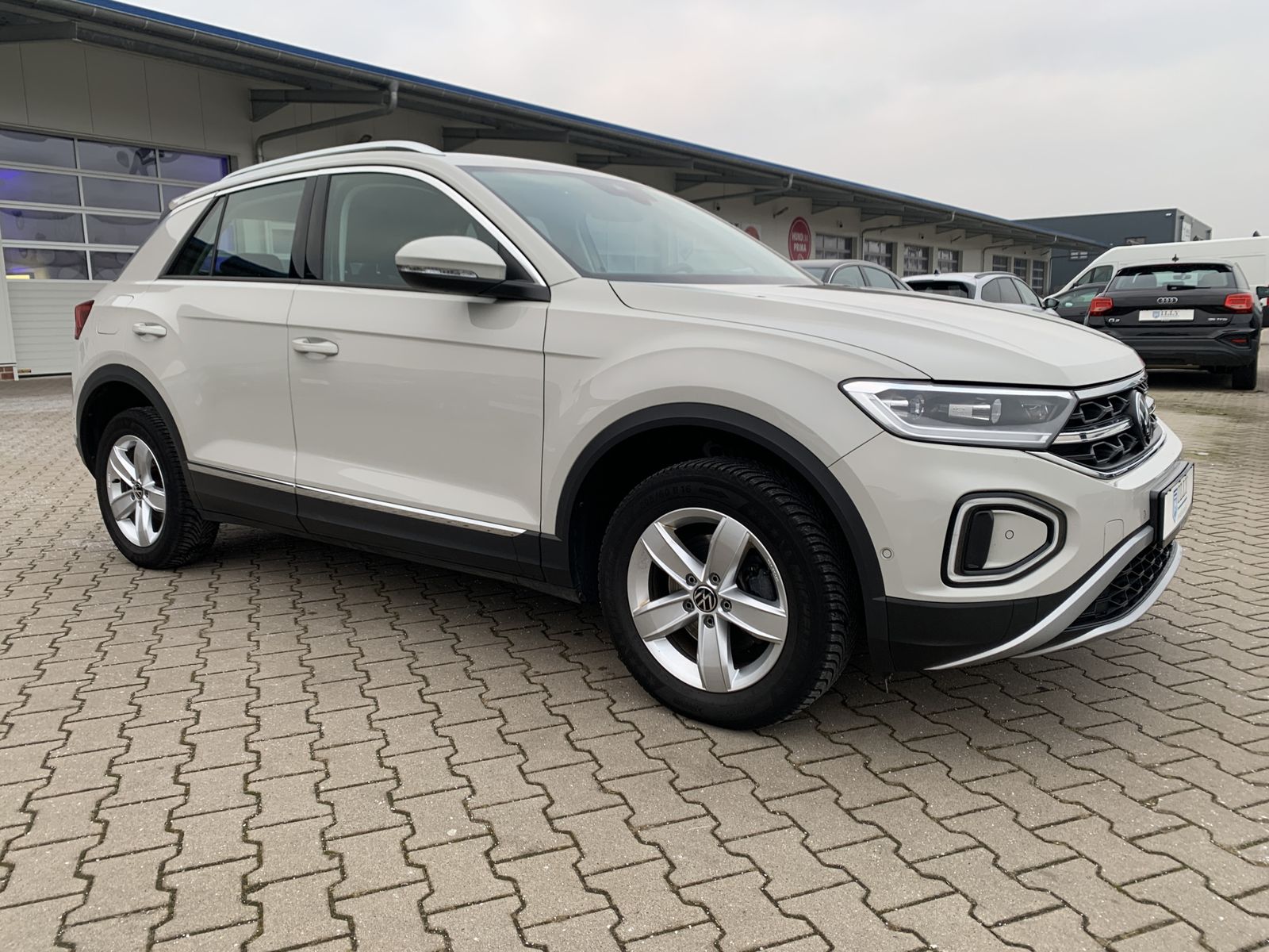 Fahrzeugabbildung Volkswagen T-Roc 1.5 TSI*Style*LED-Plus*Navi*ACC*Navi*