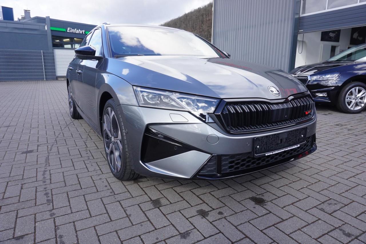 Skoda Octavia RS 2.0 TSI DSG 265PS Neuwertig 10km Pano