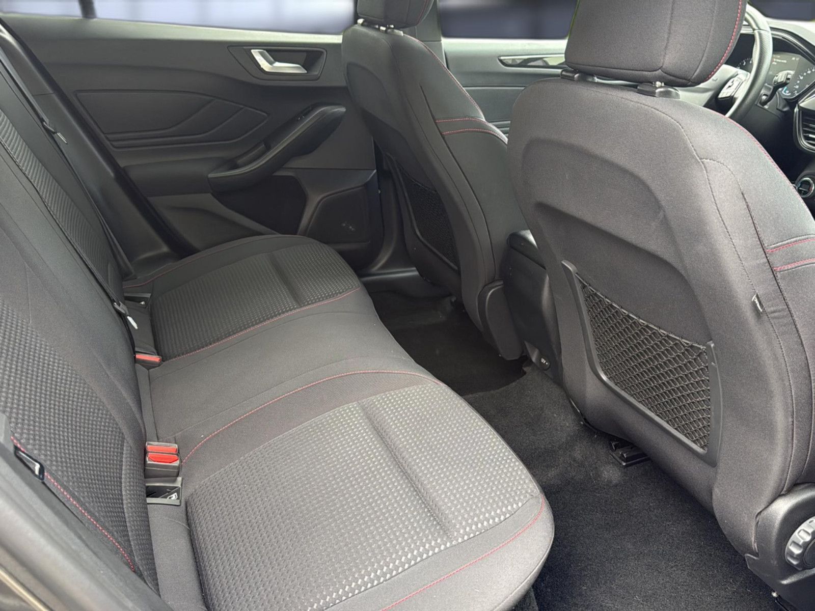 Fahrzeugabbildung Ford Focus Turnier ST-Line/