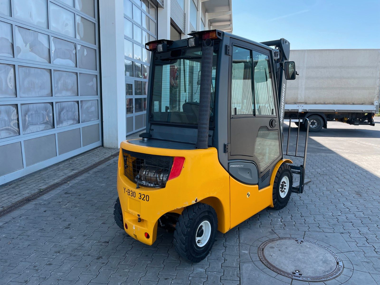 Fahrzeugabbildung Jungheinrich DFG 425s / Duplex: 3,5m / nur 356h /  SS