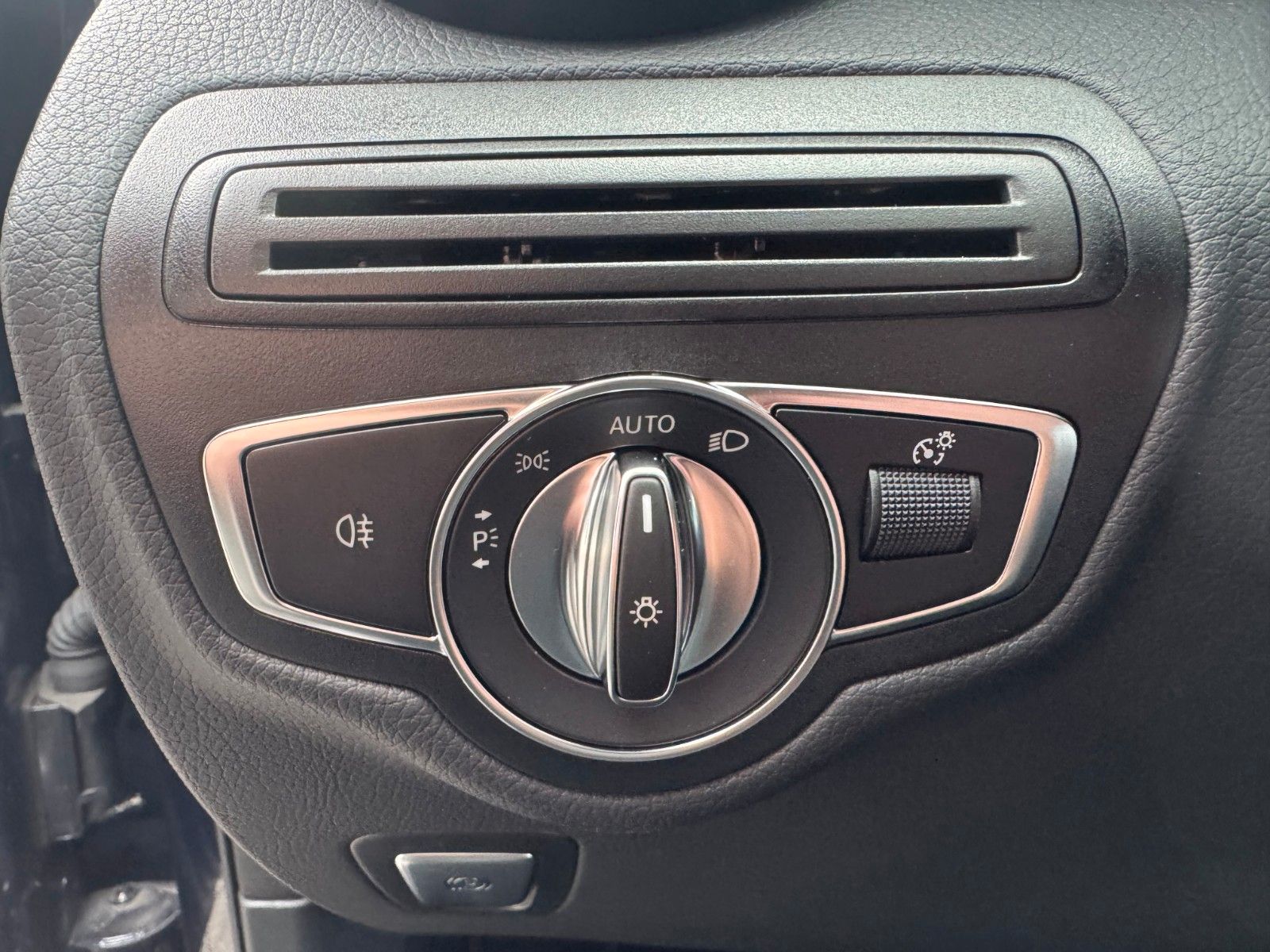 Fahrzeugabbildung Mercedes-Benz GLC 200 d 4M Coupe Night+R-Kamera+S-Dach+