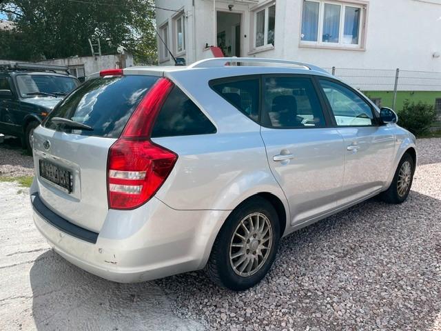 Kia cee'd 2009 — photo 7