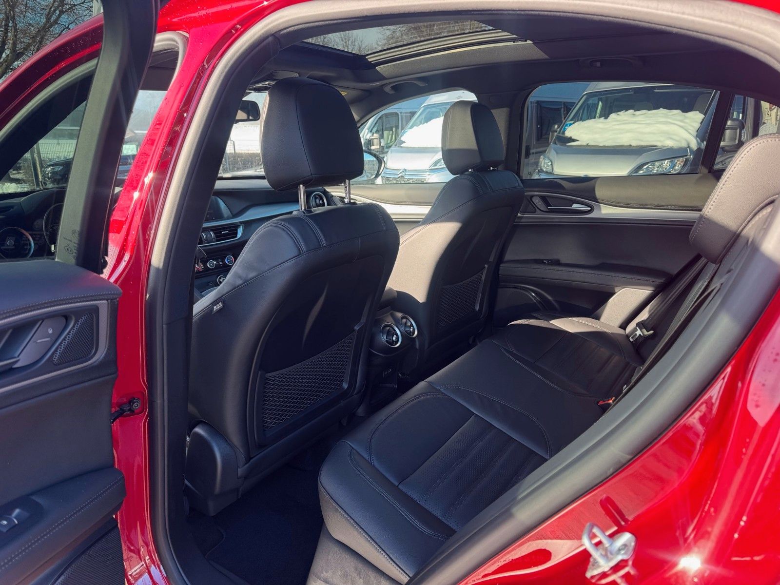 Fahrzeugabbildung Alfa Romeo Stelvio VELOCE 280 PS Glasdach Memory Navi