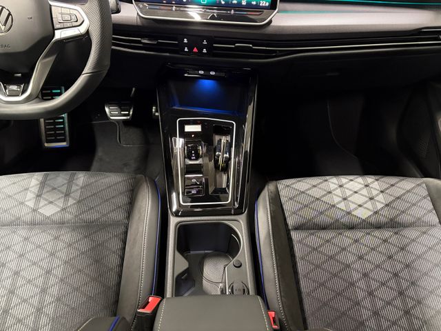 Golf VIII R-Line 2.0 TDI DSG IQ.LIGHT PANO NAVI