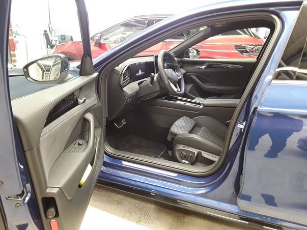 Fahrzeugabbildung Volkswagen Passat Variant TDI R-Line DSG 4-M Standhzg. Matr
