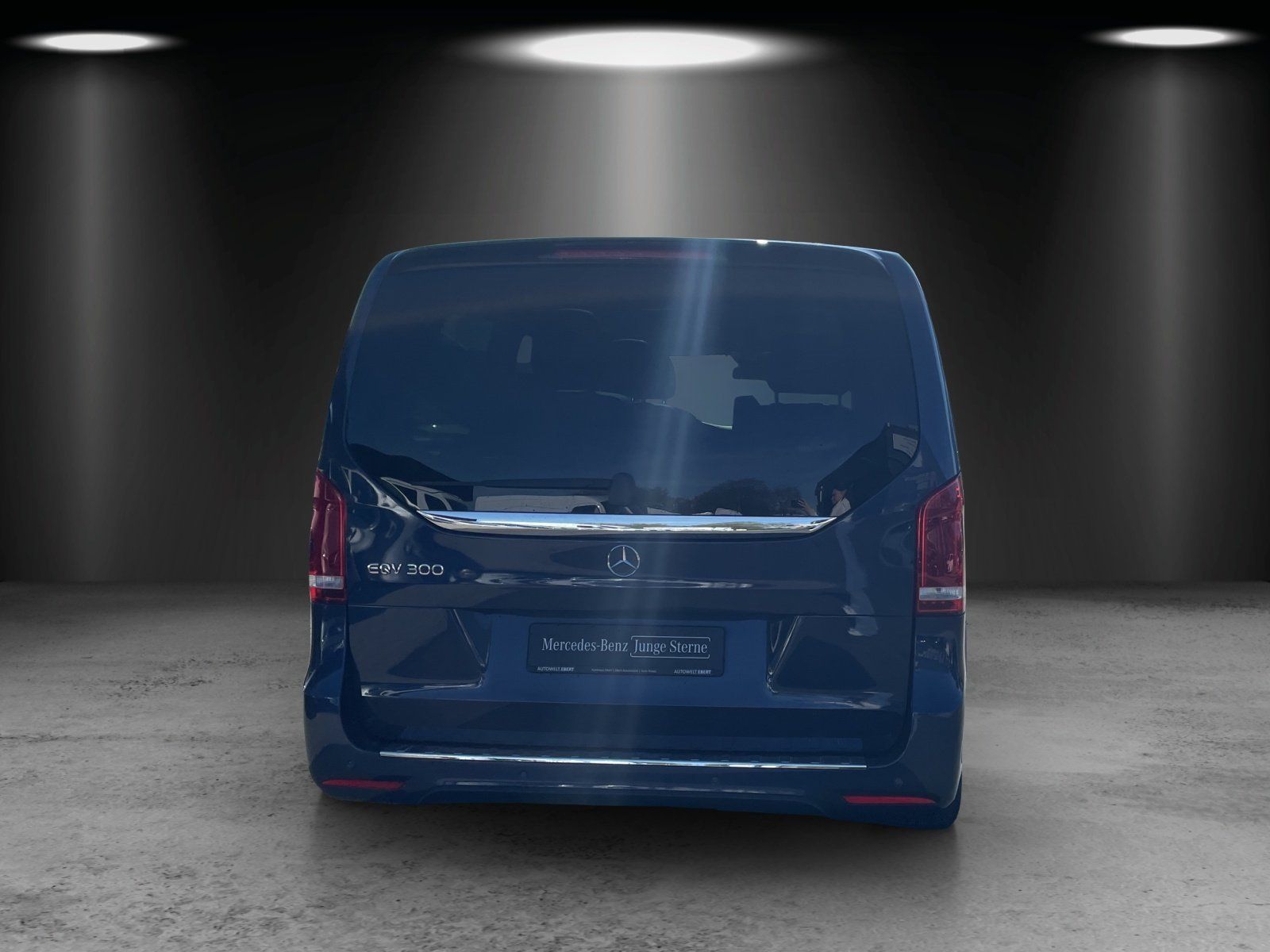 Fahrzeugabbildung Mercedes-Benz EQV300 L AVANTGAR Pano DISTRO Sitzklima AIRMATIC