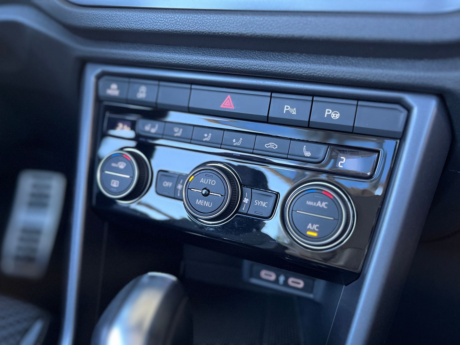 Fahrzeugabbildung Volkswagen T-Roc Cabriolet  R-Line Black ACC LED NAV RFK