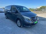 Mercedes-Benz Mercedes V Klasse 220 - Mercedes-Benz E 220: Van