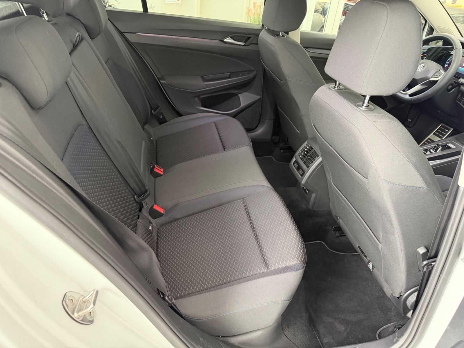 Fahrzeugabbildung Volkswagen Golf VIII Lim. United eTSI