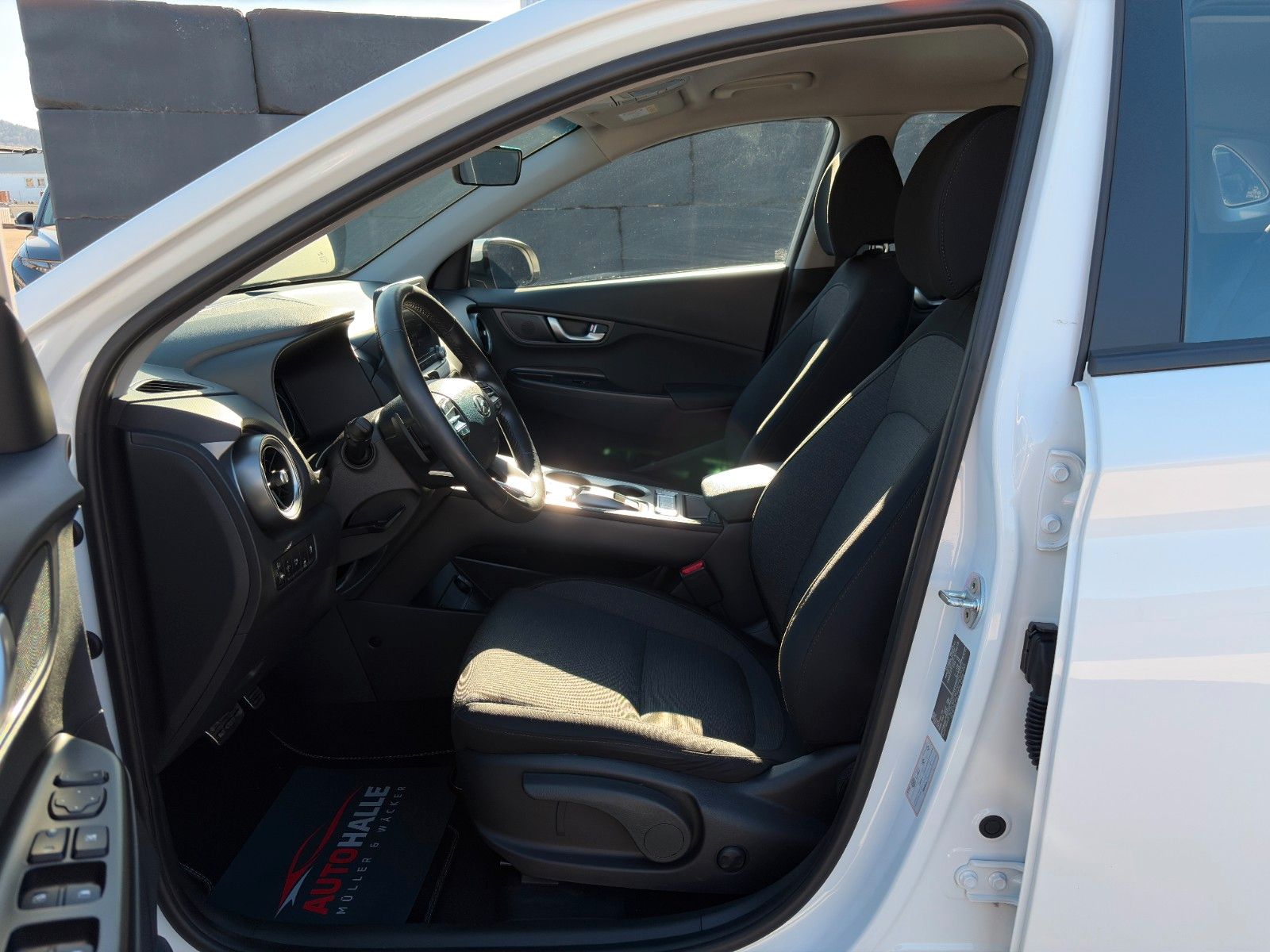 Fahrzeugabbildung Hyundai KONA E Select ACC PDC LFA LKA SHZ LHZ CarPlay