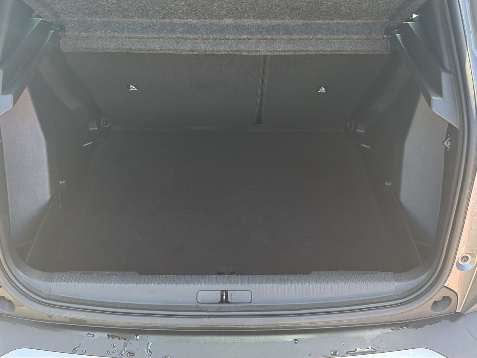 Fahrzeugabbildung Peugeot 2008 Hybrid 136 PS Style