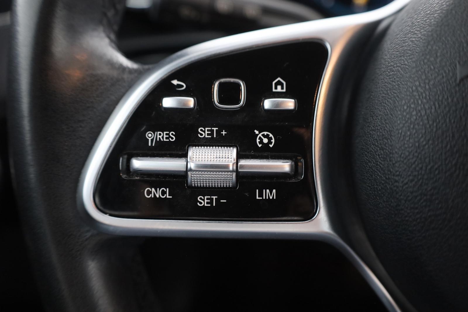 Mercedes-Benz A250 Progressive LED Navi Sitzheizung Kamera AHK