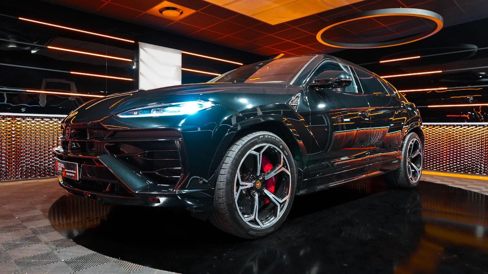 Lamborghini URUS SE*first hand*Sensonum*sunroof*ventilated