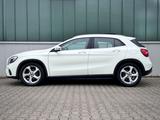 Mercedes-Benz GLA 200 URBAN *PANORAMA|NAVI|LED* - mit Benzin-Antrieb: Weiß, Schiebedach, Geländewagen