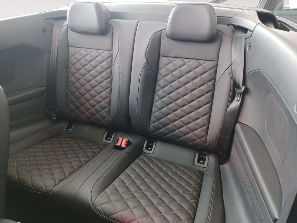 Fahrzeugabbildung Volkswagen T-Roc Cabriolet 1.5 TSI DSG R-Line Edition Karma