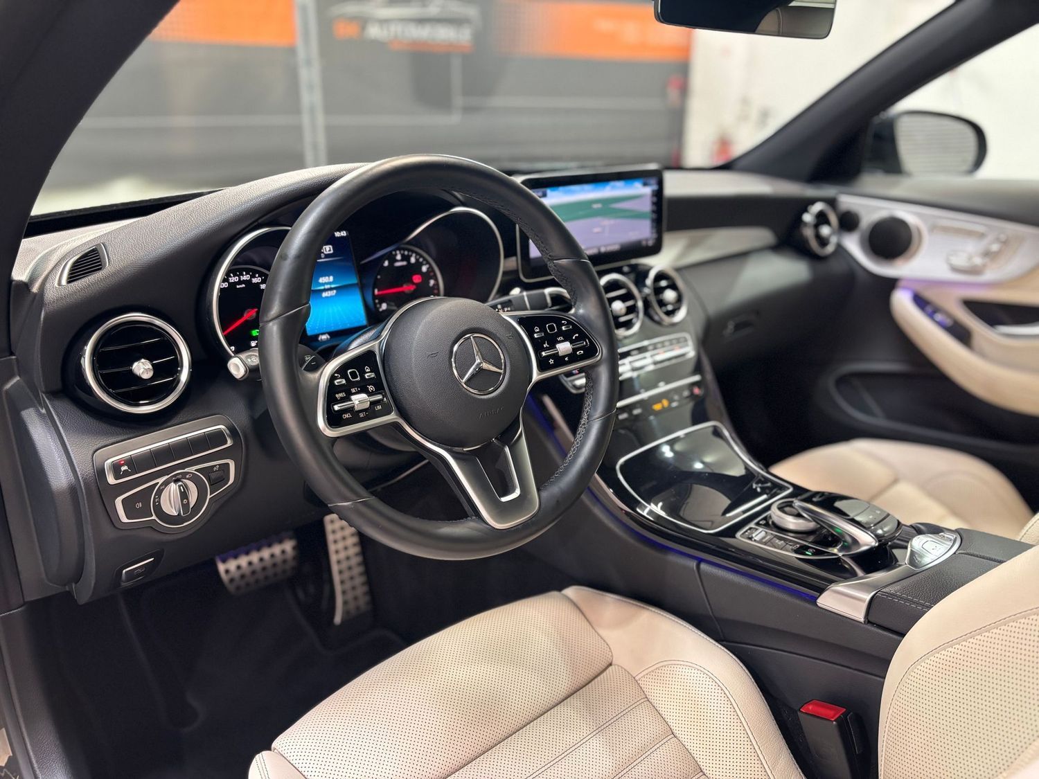 Fahrzeugabbildung Mercedes-Benz C 180 AMG Night#LED#Leder#Airscarf#Memory#Kamera