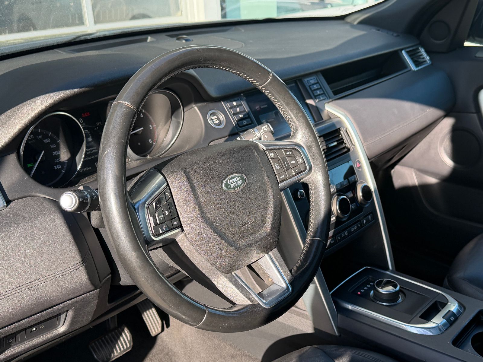Fahrzeugabbildung Land Rover Discovery Sport SE AWD/PANO/ACC/NAVI/KAMERA/SHZ
