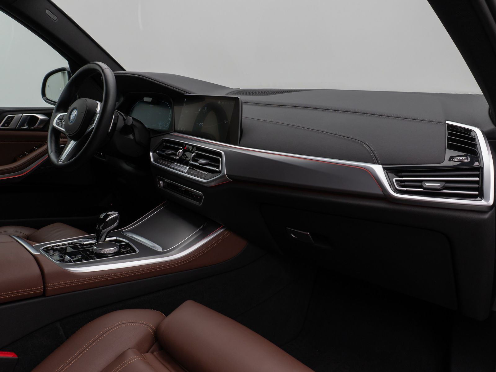 Fahrzeugabbildung BMW X5 xD45e M Sport Kamera Laser HUD DAB HiFi ACC