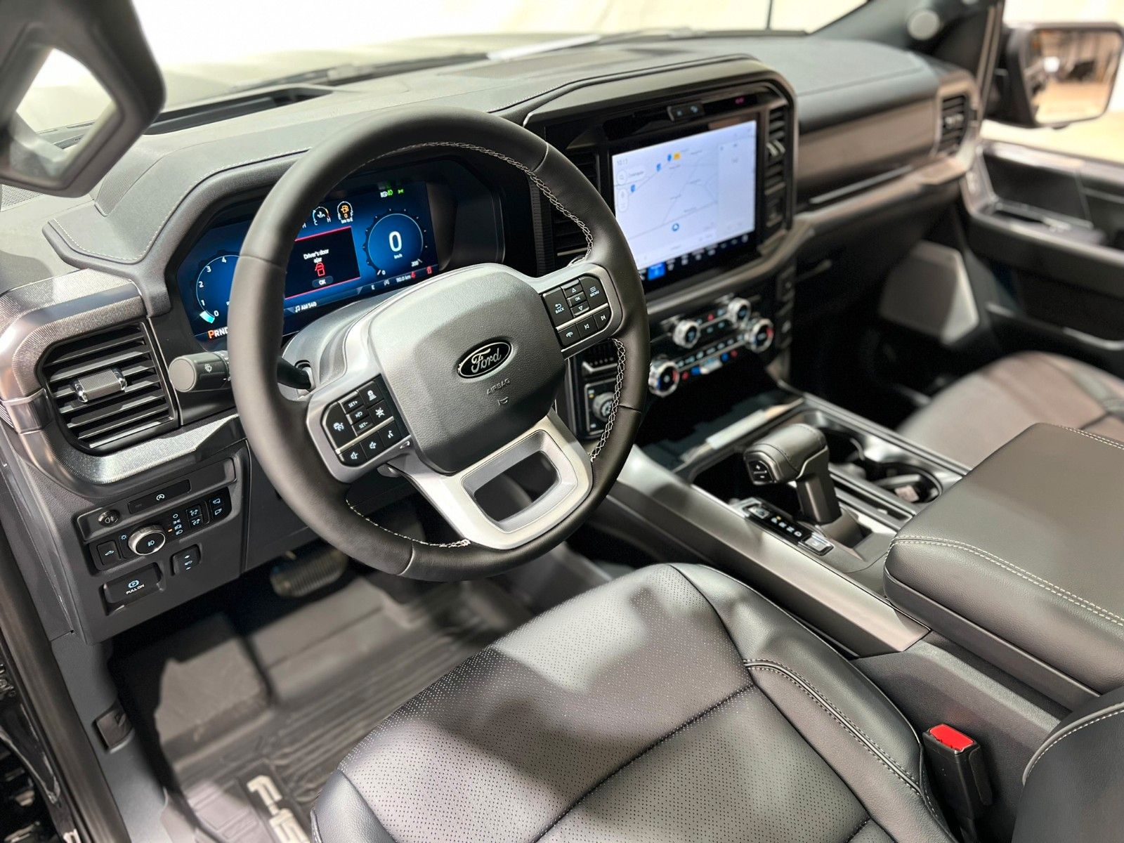 Fahrzeugabbildung Ford F-150 Lariat 5.0L V8 5,5" Black Ed. MY25