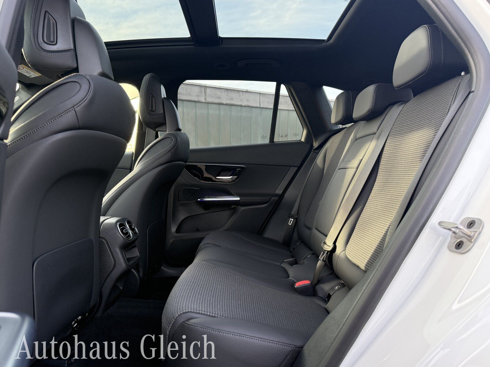 Fahrzeugabbildung Mercedes-Benz GLC 220 d Avantgarde 4Matic Navi/Pano.-Dach/Klim