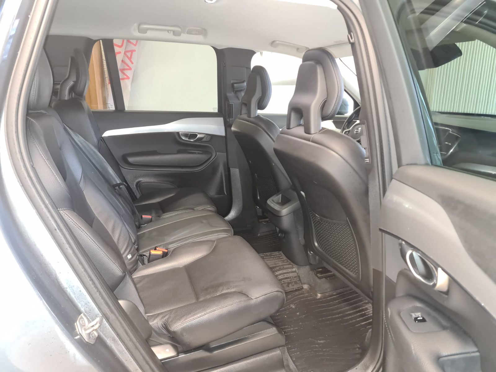 Fahrzeugabbildung Volvo XC90 Momentum AWD / LEDER / LED / NAVI /AHK 2,7t