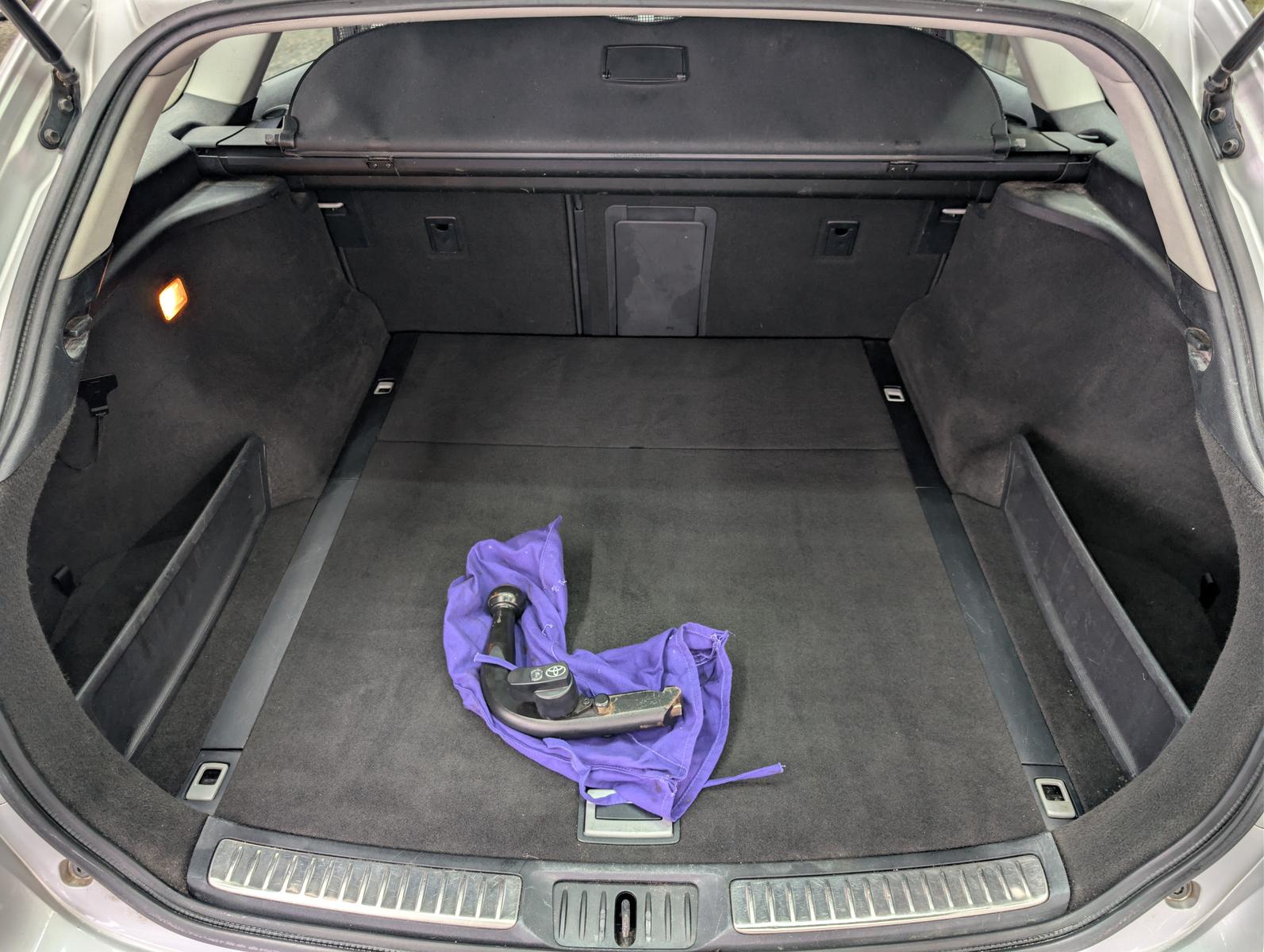 Toyota Avensis 2010 — photo 17
