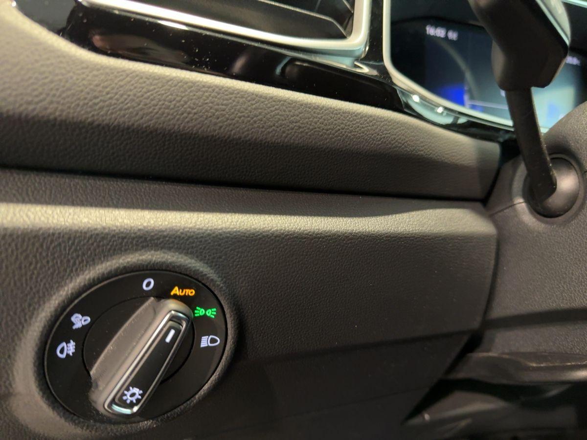 Volkswagen T-Roc 2.0TDI R-Line App-Connect LED PDC I-Cockpi, миниатюра 16