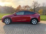 Tesla Model Y RWD rot | TÜV NEU (03/28)