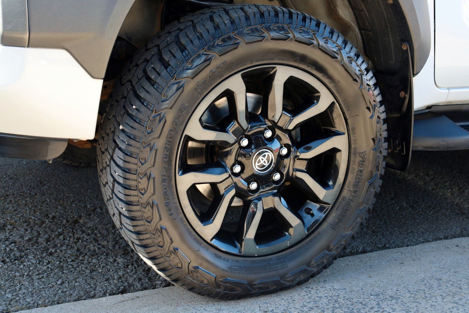 Fahrzeugabbildung Toyota Hilux 2.8 D-4D 4x4 Invincible Sport,ACC,Rollo el