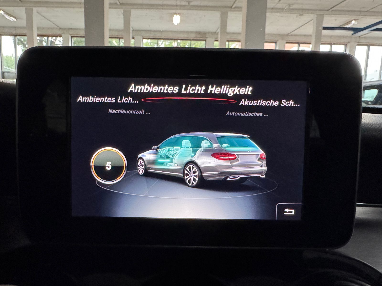 Fahrzeugabbildung Mercedes-Benz C 180 T CGI 9GT 2X AVANTGARDE PANO ILS NAVI AHK
