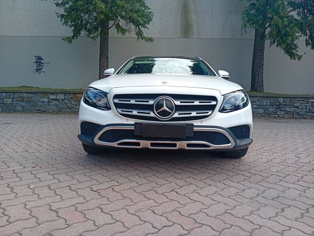 Image of Mercedes-Benz E 220