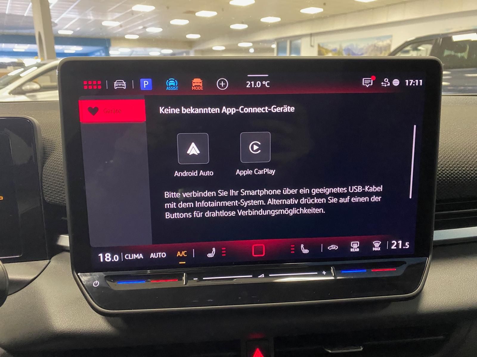 Fahrzeugabbildung Volkswagen T-Roc 1.5 eTSI R-Line NEUES MODELL AHK+ACC+KAMER