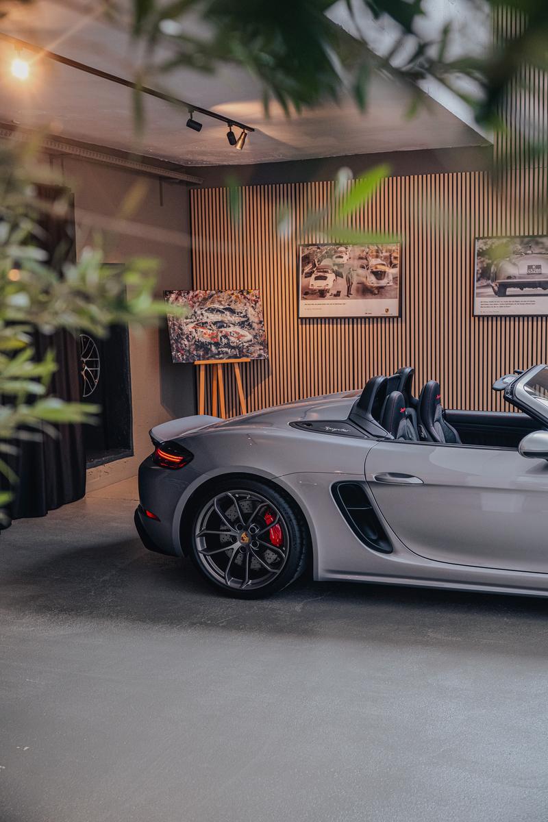 showroom-image-top