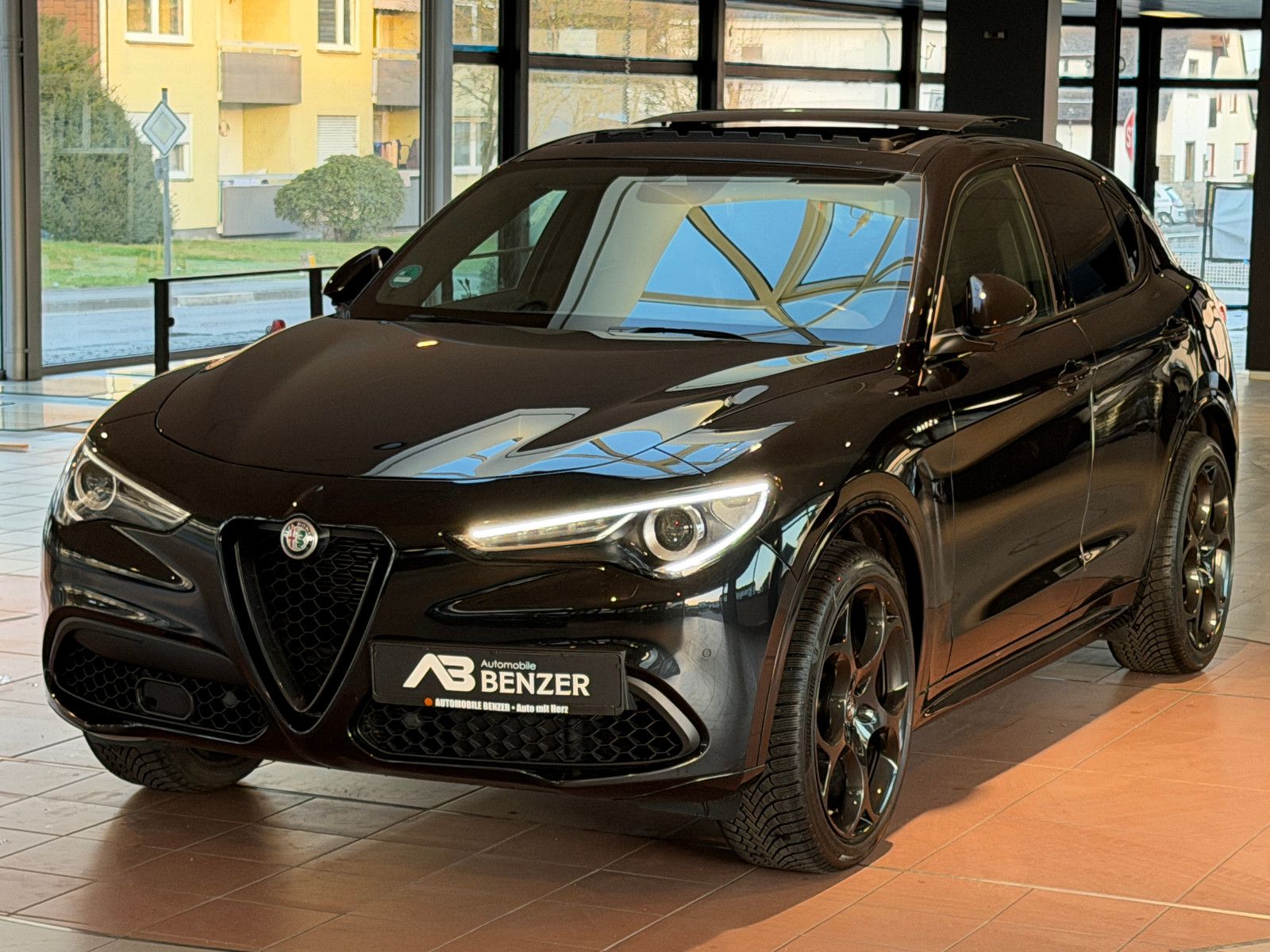 Fahrzeugabbildung Alfa Romeo Stelvio Veloce Q4/PANORAMA/H&K-SOUND/21''ZOLL
