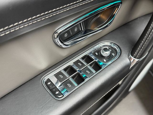 Bentley Bentley Bentayga 4.0 V8, 7 Sitzer, Massage,Pano,