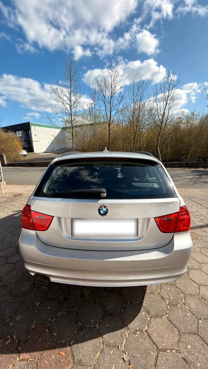 BMW 318 2011 — engine 143 HP (105kW)