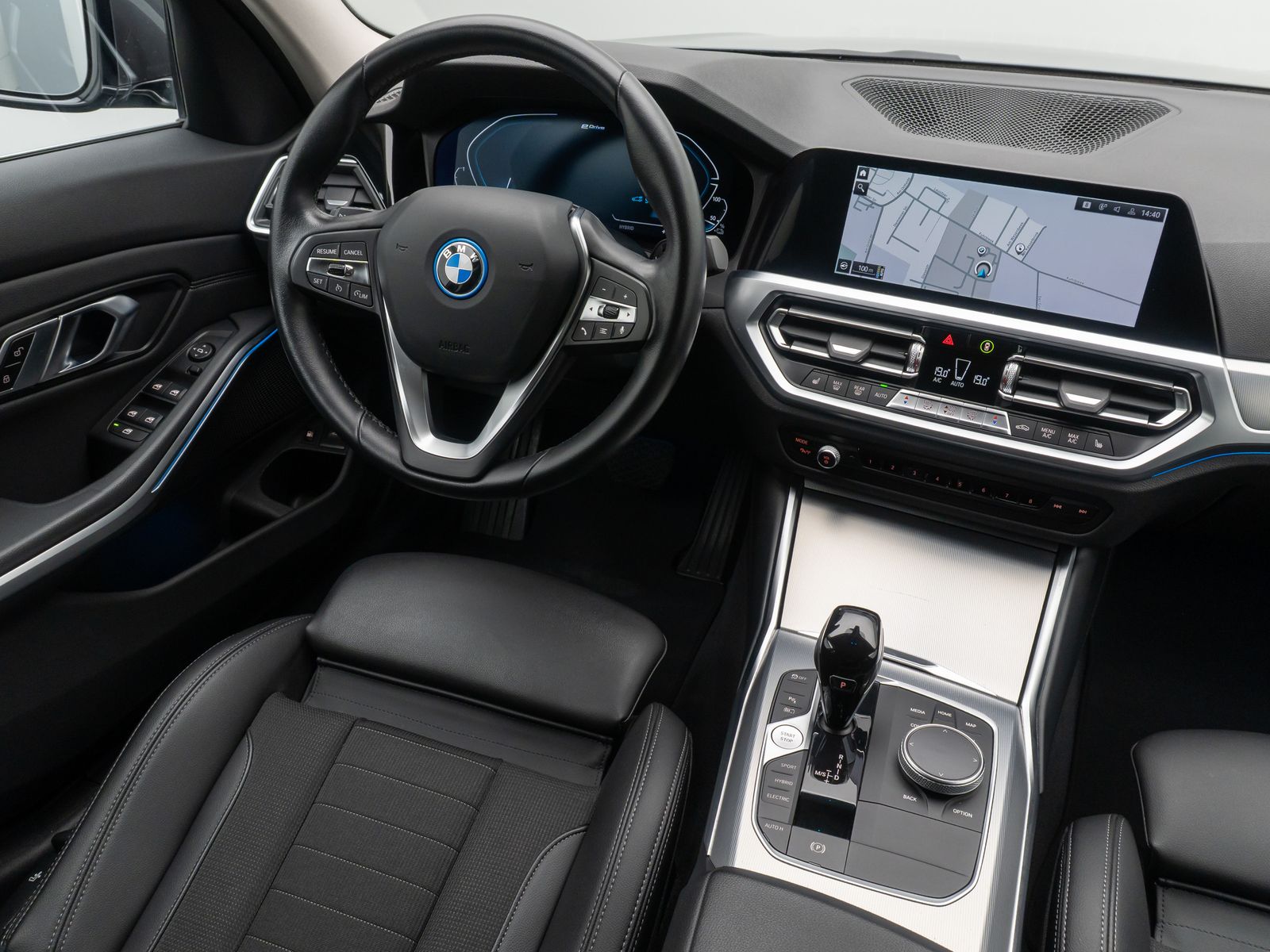 Fahrzeugabbildung BMW 330e xD Sport Line DAB Kamera AHK Alarm 18Zoll