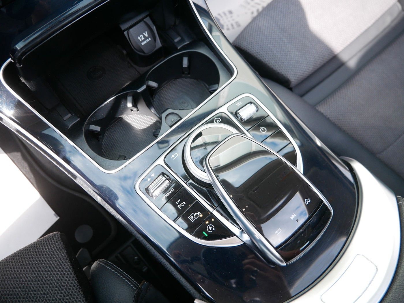 Fahrzeugabbildung Mercedes-Benz C 220 d Avantgarde BEAM AHK DACH RFK LED SHZ NAV