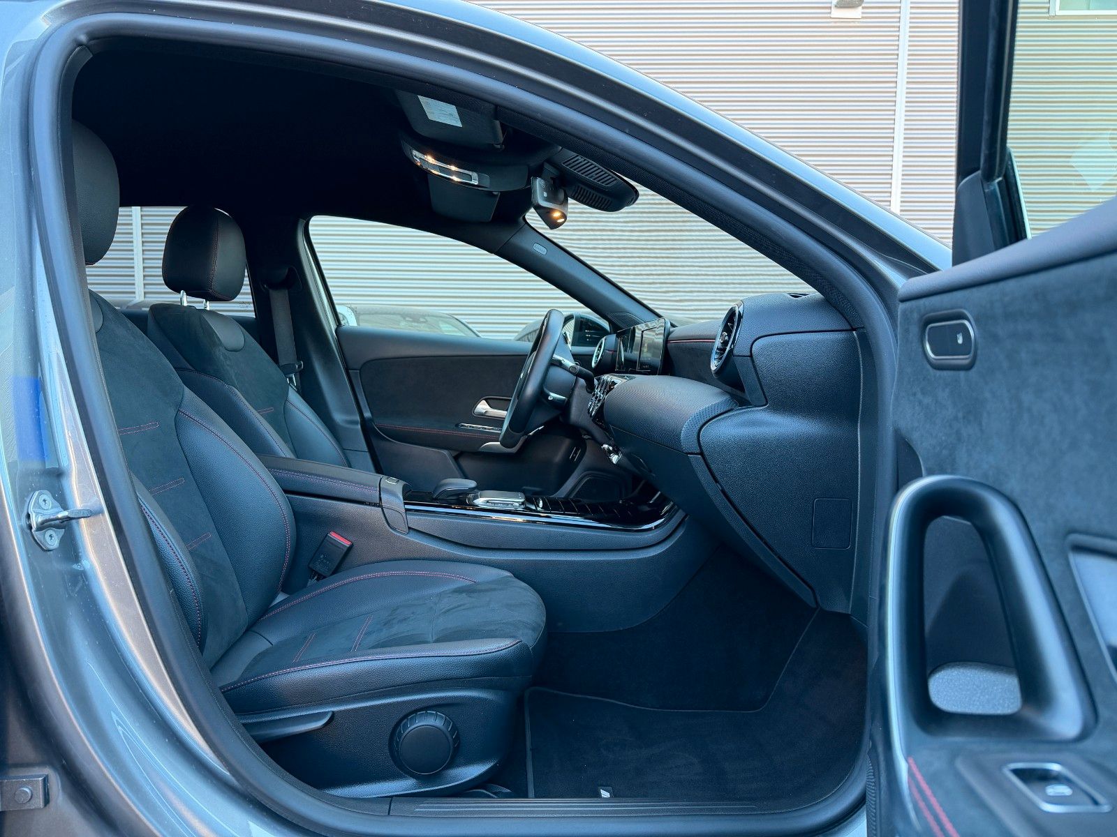 Fahrzeugabbildung Mercedes-Benz A 220 d 4 MATIC AMG Night+LED+DAB+Carplay+19"